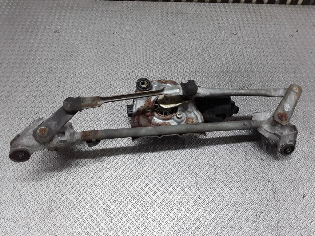 Front wiper linkage and motor – Toyota Yaris Verso (1999-2005)