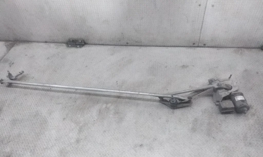 Front wiper linkage and motor