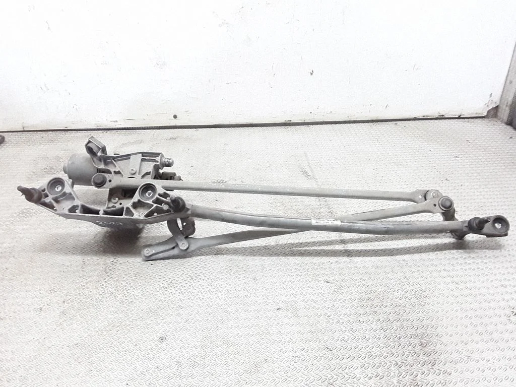 Front wiper linkage and motor – Ford Focus C-MAX (2003-2010)