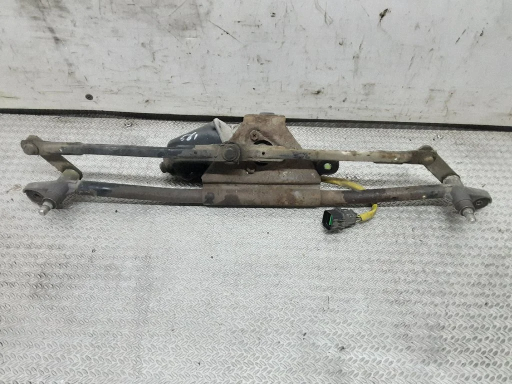 Front wiper linkage and motor – Hyundai Santa Fe (2000-2006)