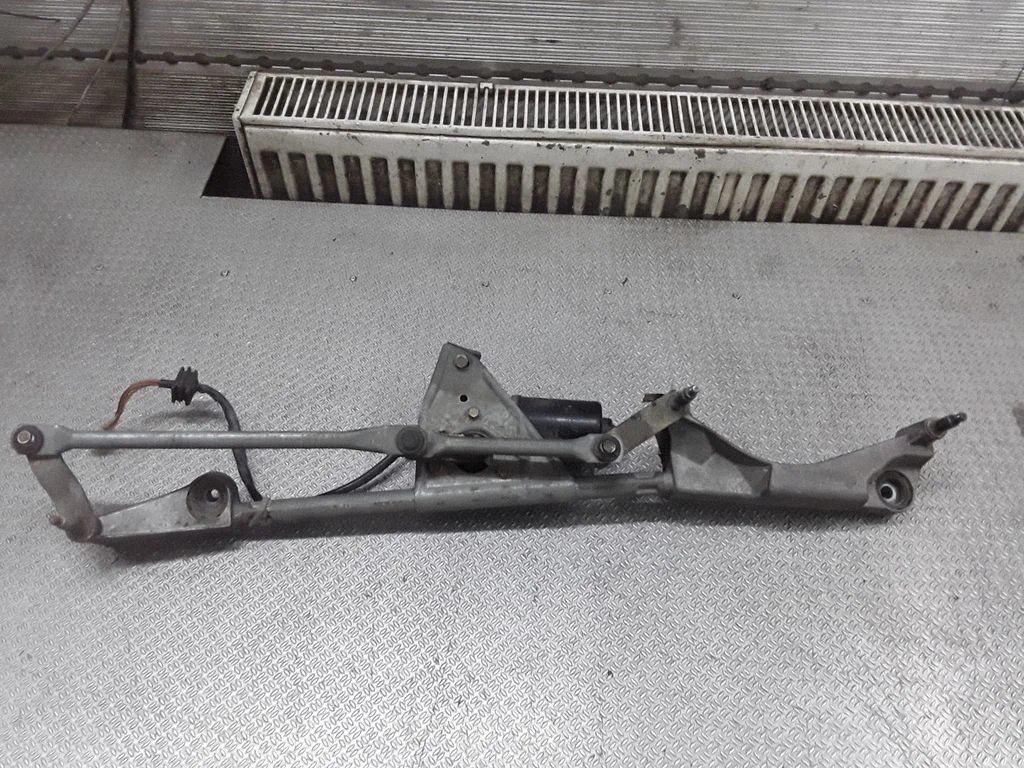 Front wiper linkage and motor – Mercedes-Benz C-Class W203 (2000-2007)
