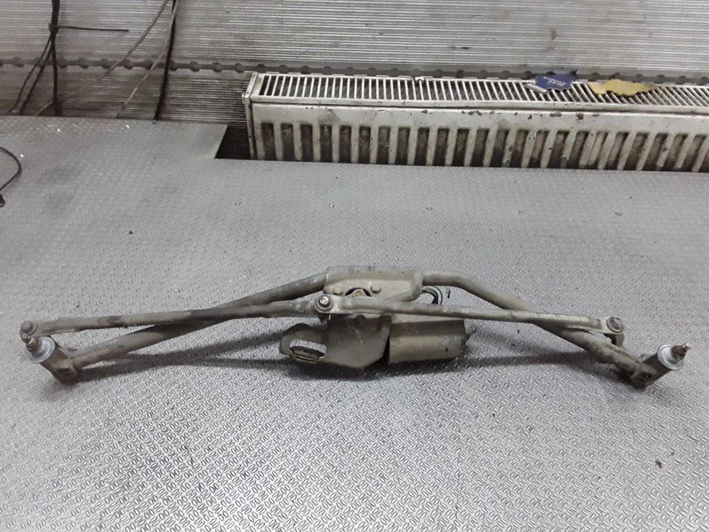 Front wiper linkage and motor – Volkswagen Multivan T4 (1991-2003)