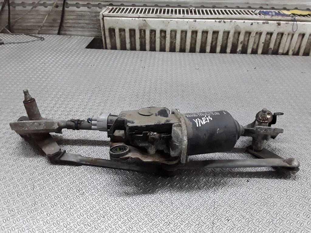 Front wiper linkage and motor – Toyota Yaris Verso (1999-2005)