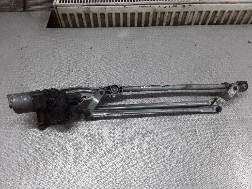 Front wiper linkage and motor – Ford Focus C-MAX (2003-2010)