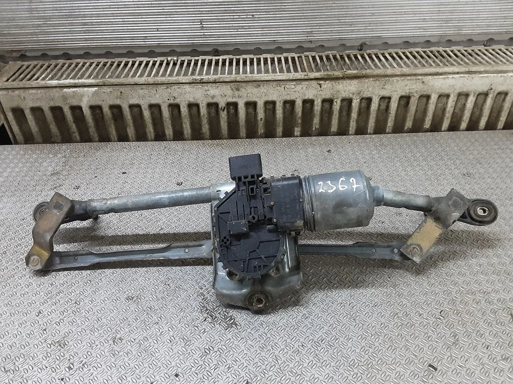 Front wiper linkage and motor – Citroen C5 (2005-2008)