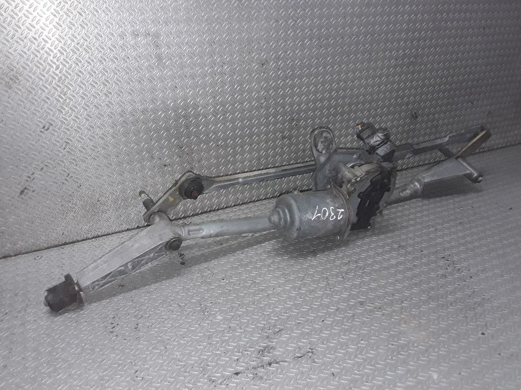 Front wiper linkage and motor – Volvo V70 (2000-2004)