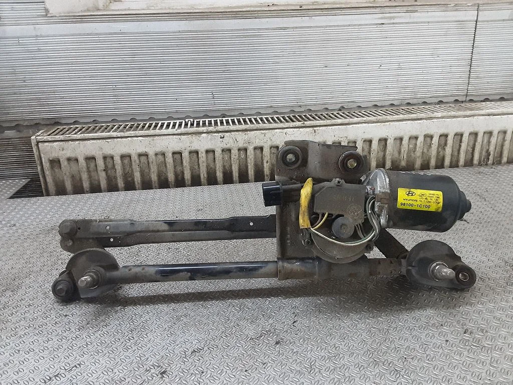 Front wiper linkage and motor