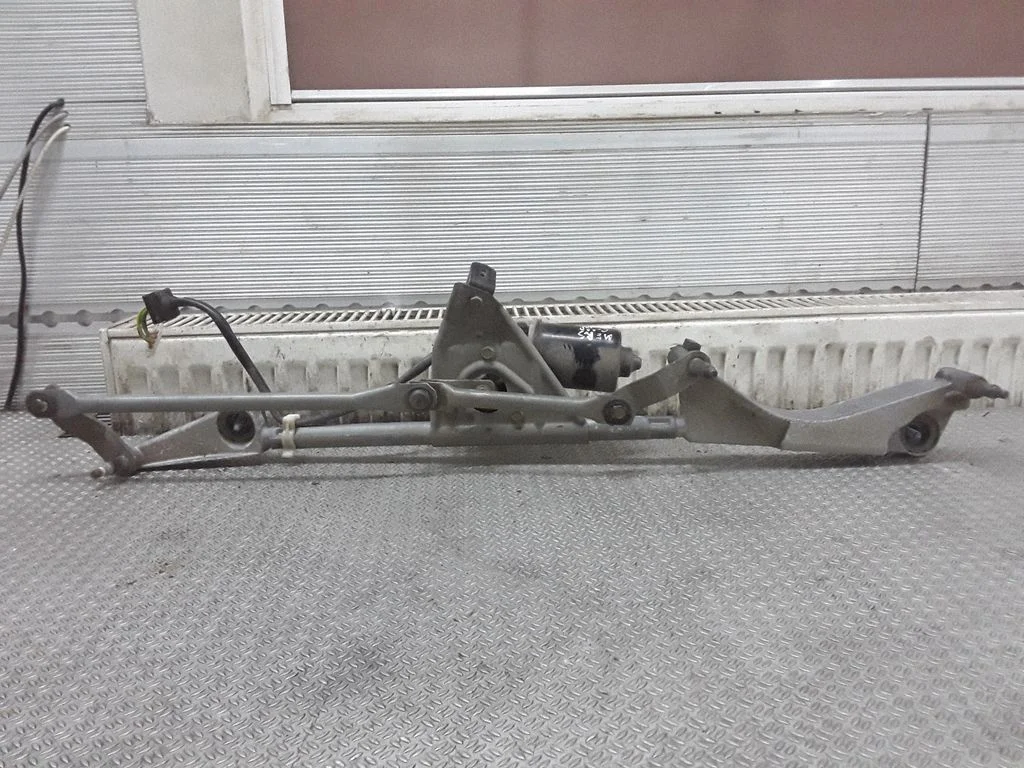 Front wiper linkage and motor – Mercedes-Benz C-Class W203 (2000-2007)