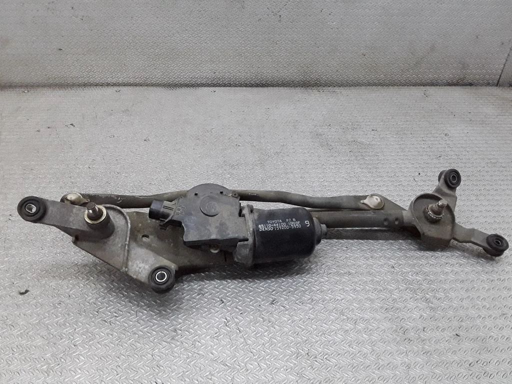 Front wiper linkage and motor – Toyota Avensis T250 (2003-2006)