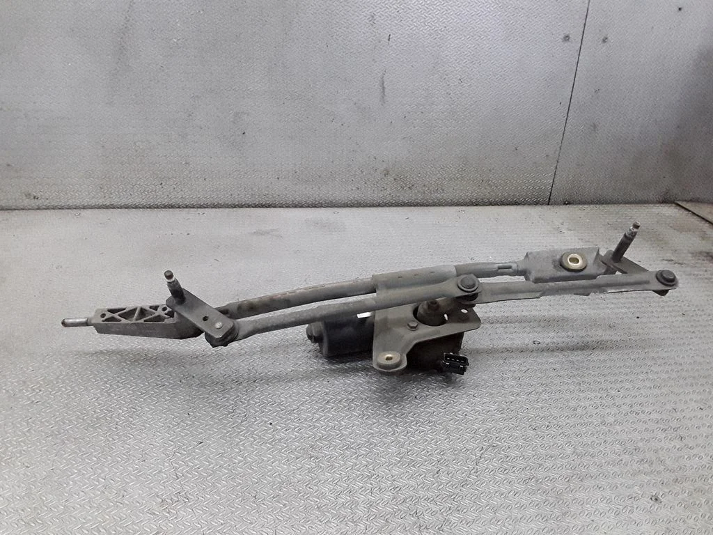 Front wiper linkage and motor – Volvo XC70 (2001-2004)