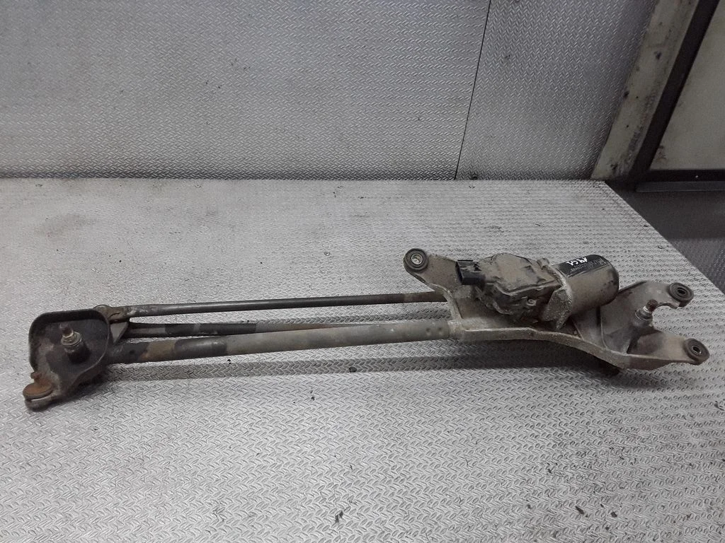 Front wiper linkage and motor