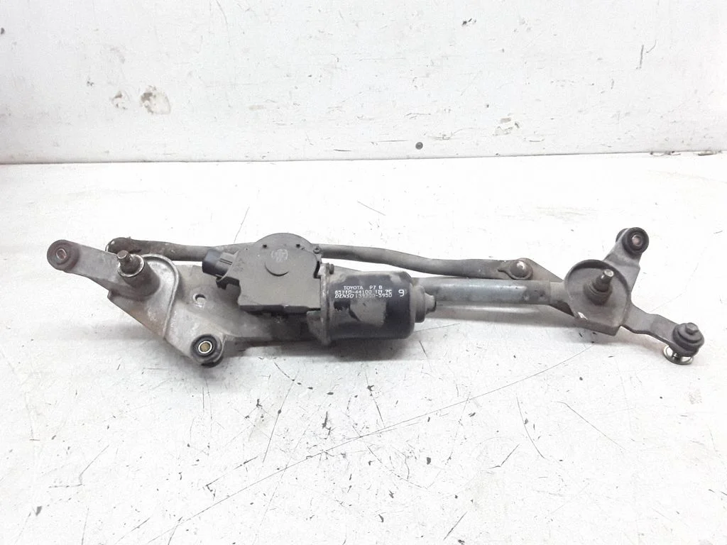 Front wiper linkage and motor – Toyota Avensis Verso (2001-2009)