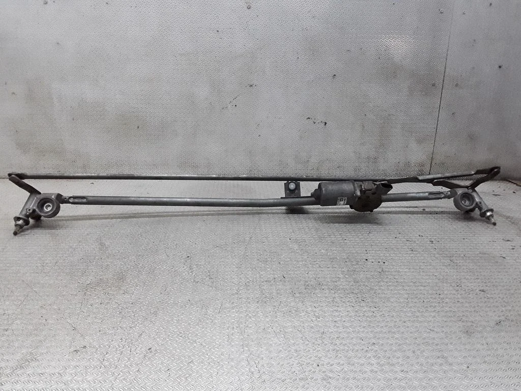Front wiper linkage and motor – Opel Zafira B (2005-2014)