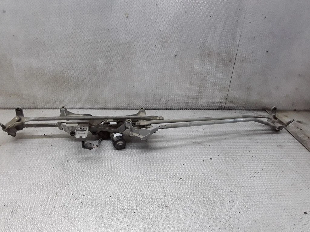 Front wiper linkage and motor