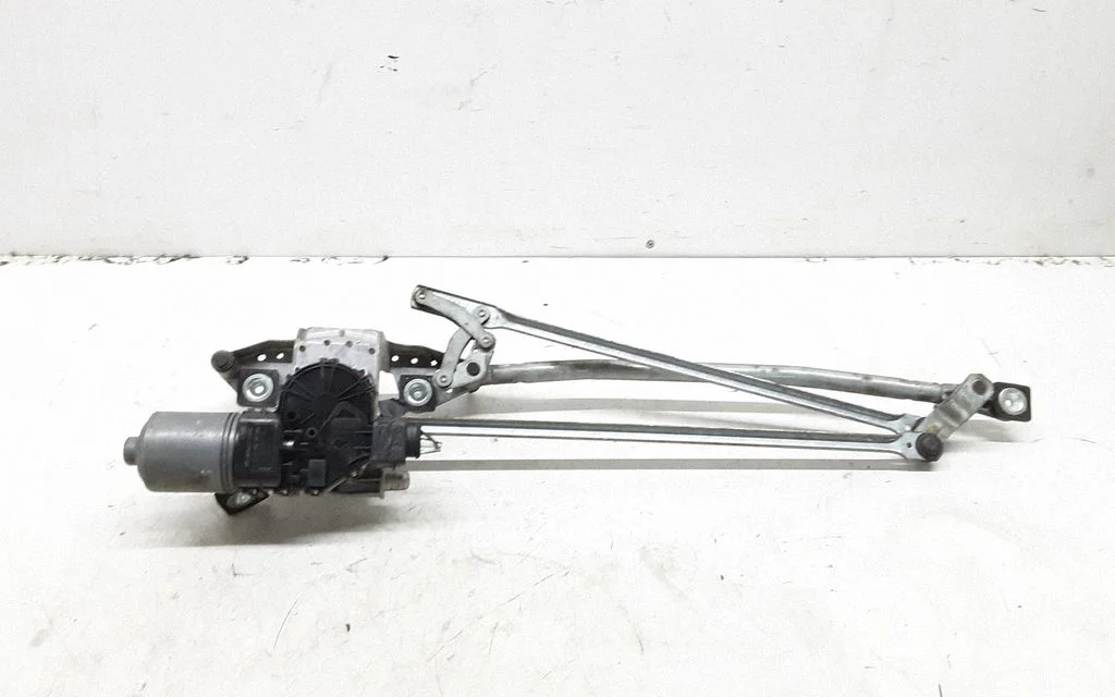 Front wiper linkage and motor – Ford Focus C-MAX (2003-2010)