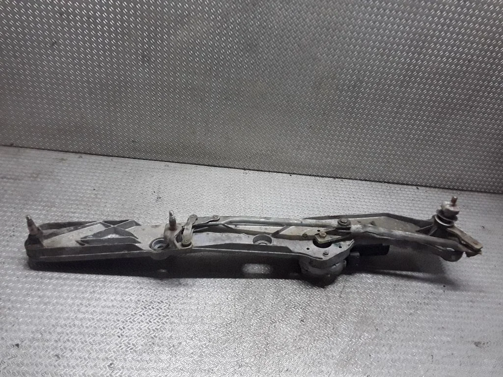 Front wiper linkage and motor – BMW 5 Series E39 (1996-2003)