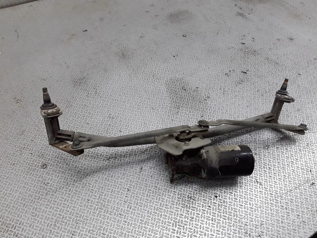 Front wiper linkage and motor – Volkswagen Golf IV (1998-2005)