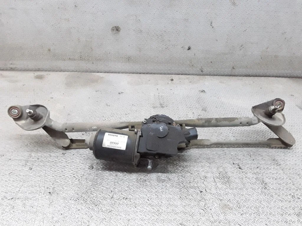Front wiper linkage and motor – Toyota Avensis T250 (2003-2006)