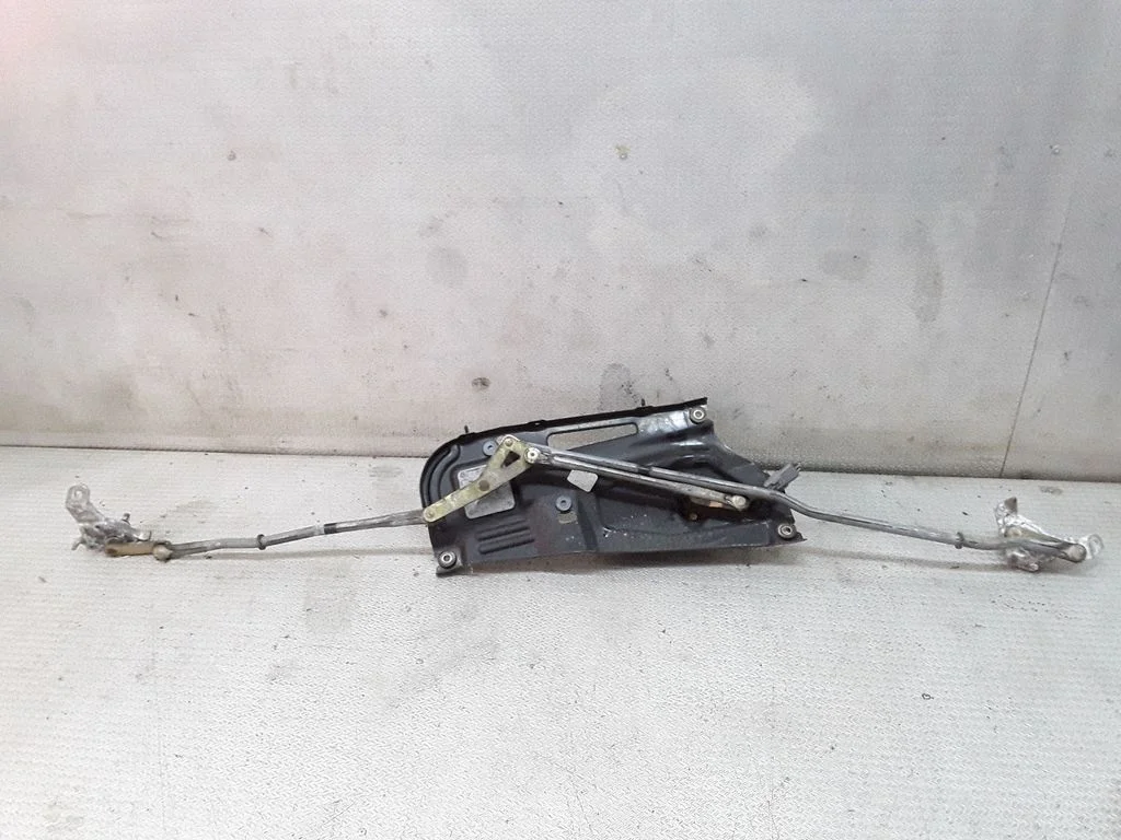 Front wiper linkage and motor – Mazda MPV II LW (1999-2007)