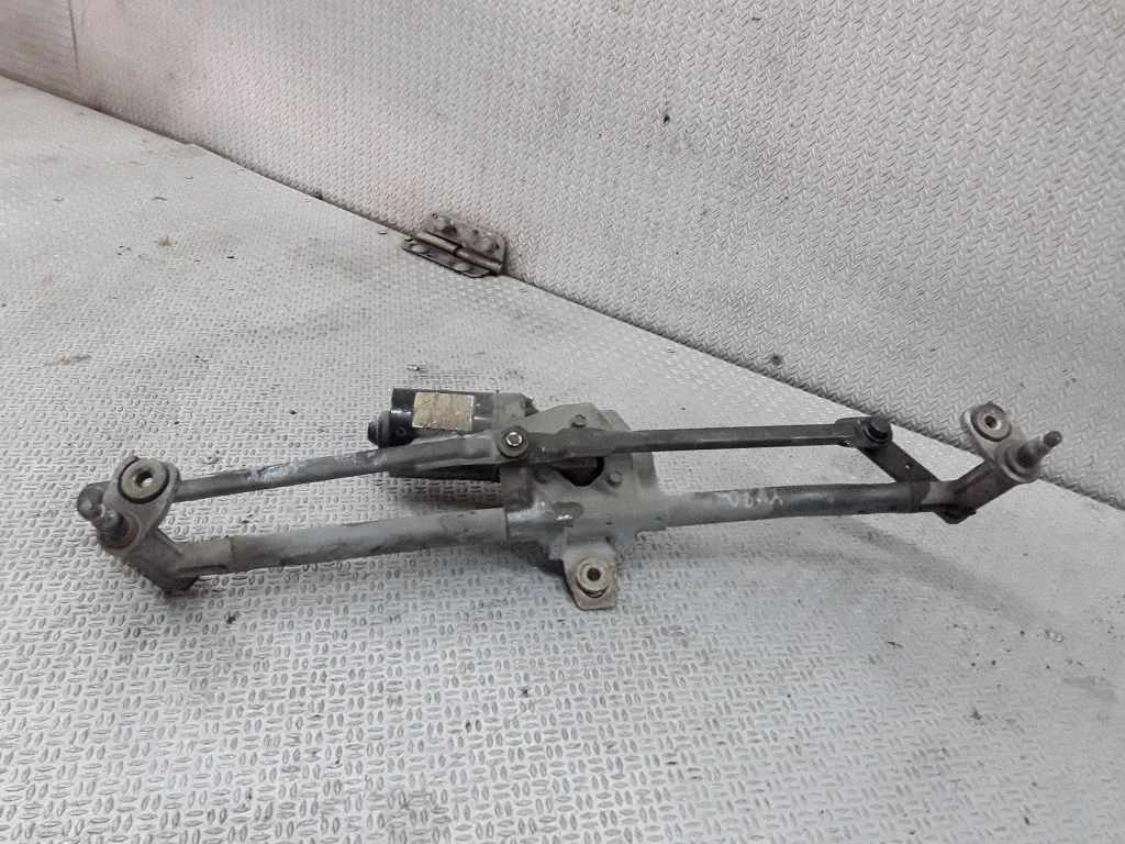 Front wiper linkage and motor – Volkswagen Golf IV (1998-2005)