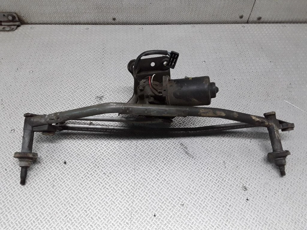 Mechanizm wycieraczek z silniczkiem