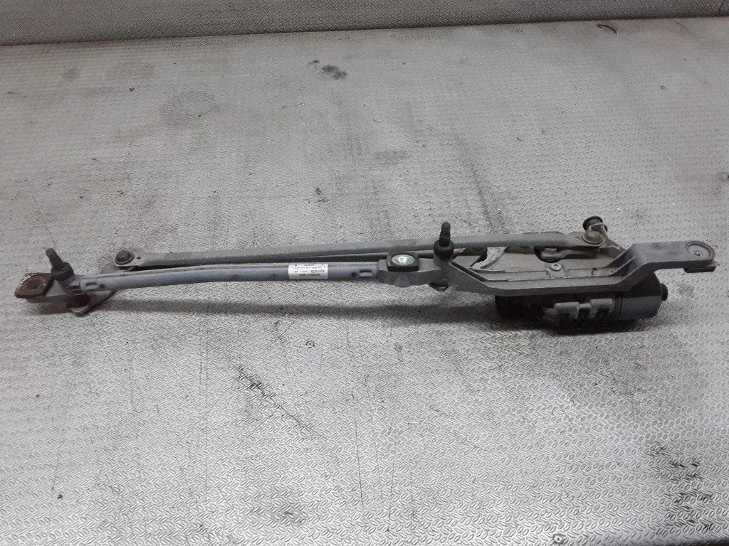 Front wiper linkage and motor – Ford Focus C-MAX (2003-2010)