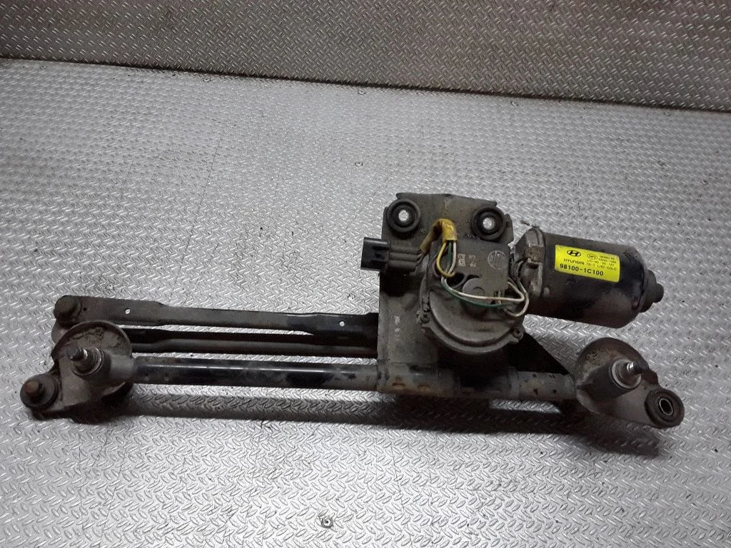 Front wiper linkage and motor