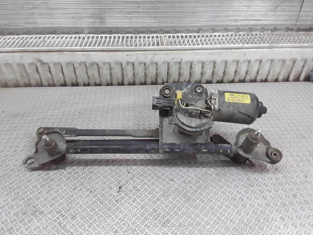 Front wiper linkage and motor