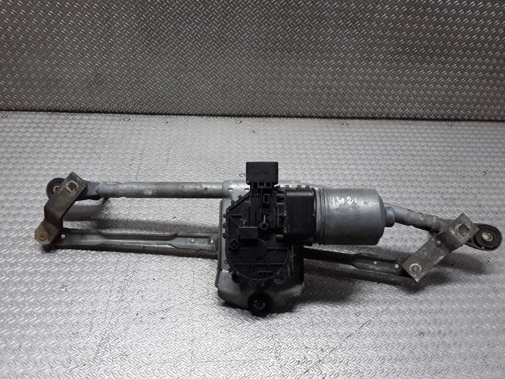 Front wiper linkage and motor 0390241700