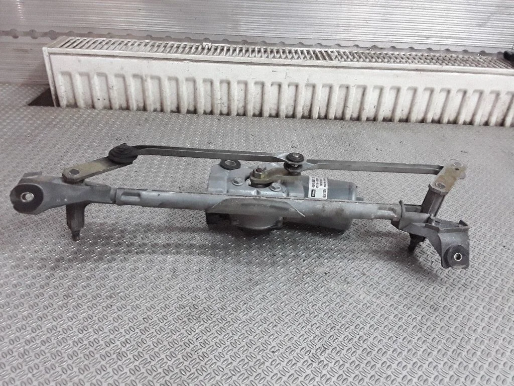 Front wiper linkage and motor – Toyota Yaris Verso (1999-2005)