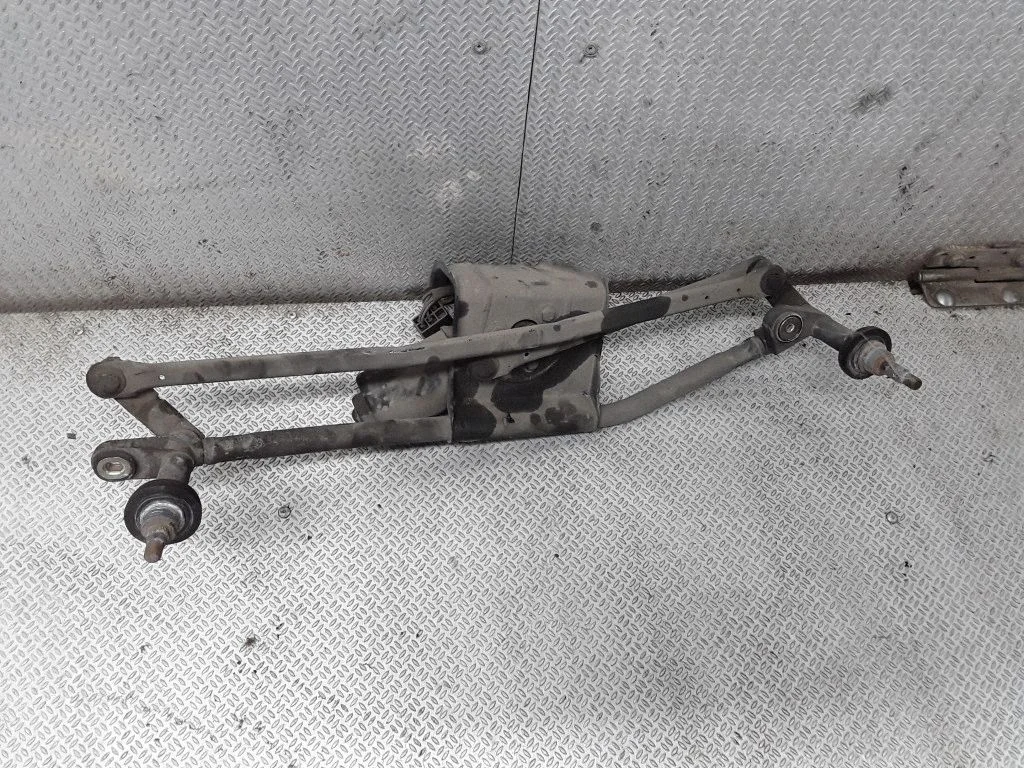 Mechanizm wycieraczek z silniczkiem