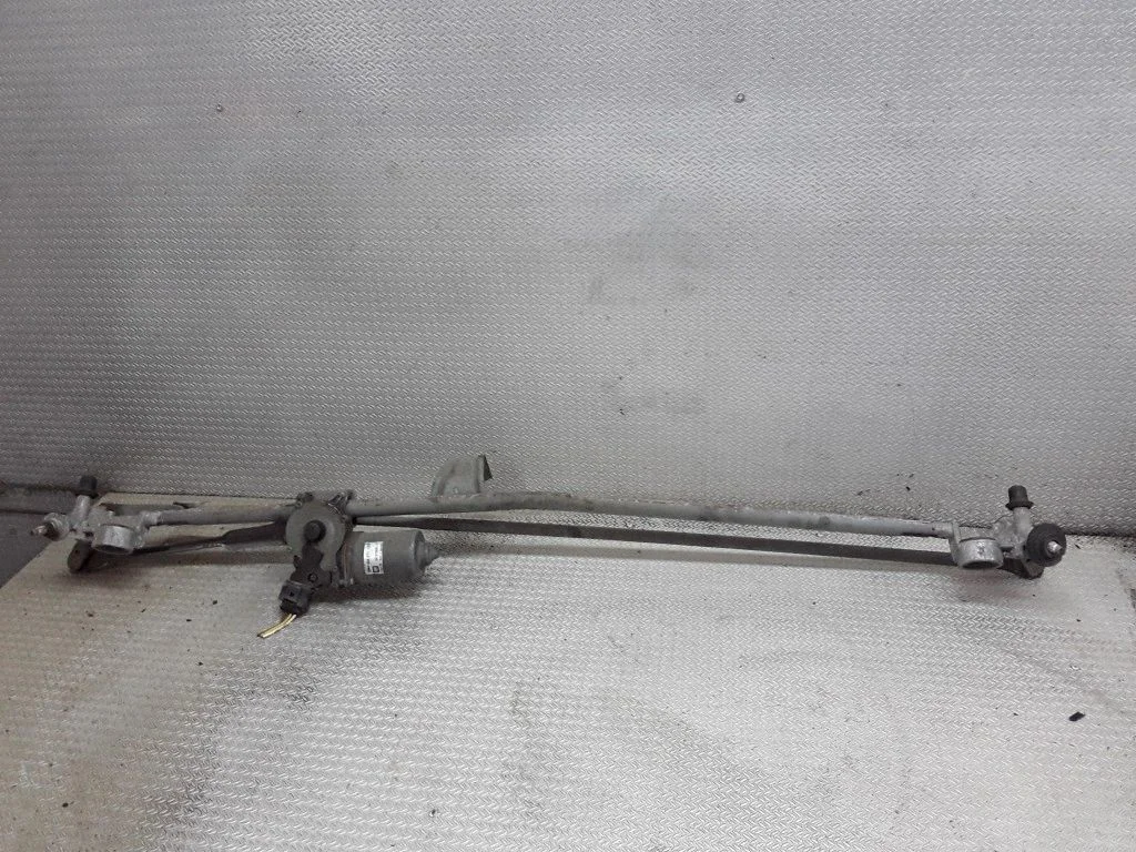 Front wiper linkage and motor – Opel Zafira B (2005-2014)