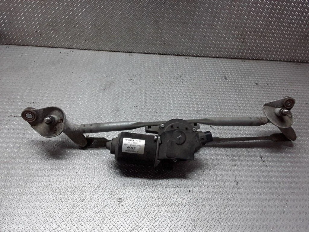 Front wiper linkage and motor – Toyota Avensis T250 (2006-2009)