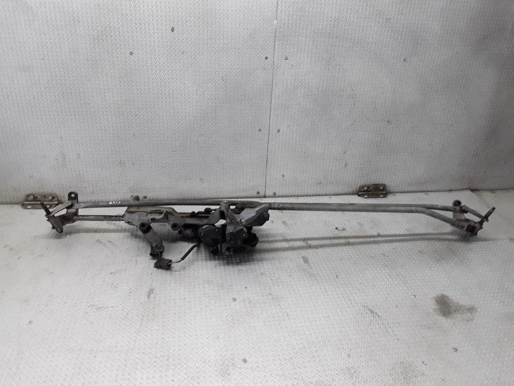 Mechanizm wycieraczek z silniczkiem