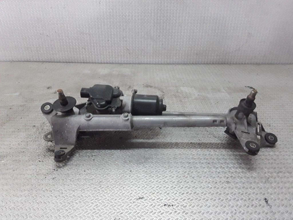 Mechanizm wycieraczek z silniczkiem