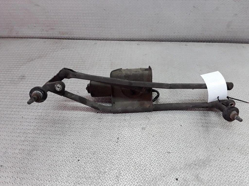 Mechanizm wycieraczek z silniczkiem