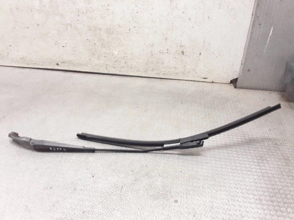 Windshield/front glass wiper blade – Audi A4 Allroad B8 (2008-2016)