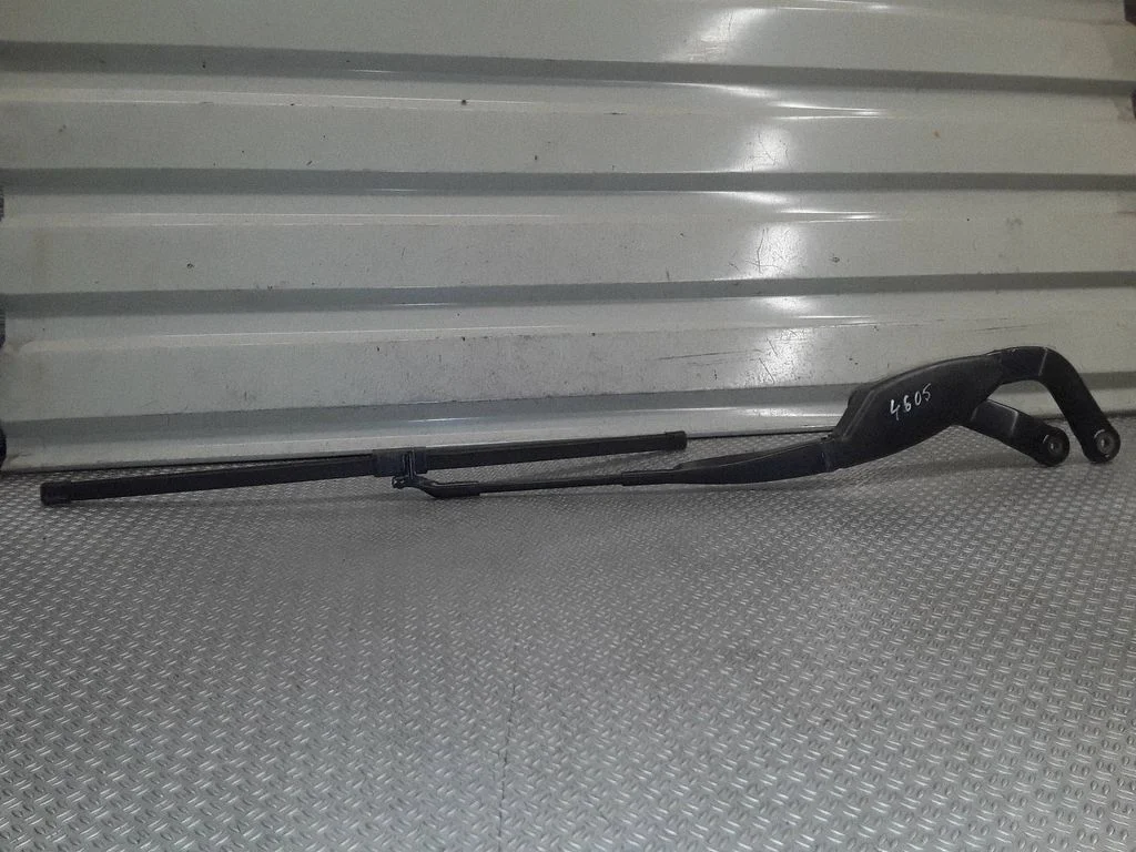 Priekšējā stikla tīrītājs A2118200444