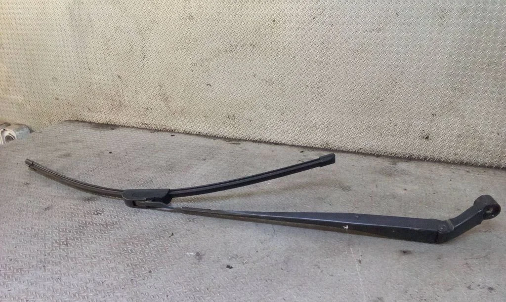 Windshield/front glass wiper blade – Toyota Verso (2009-2018)