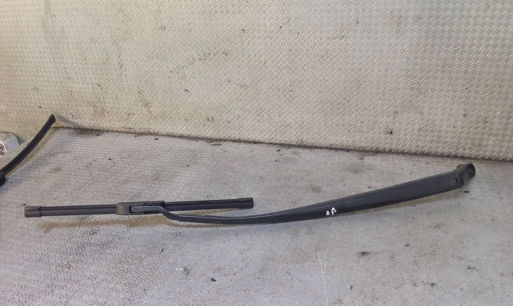Windshield/front glass wiper blade – Toyota Verso (2009-2018)