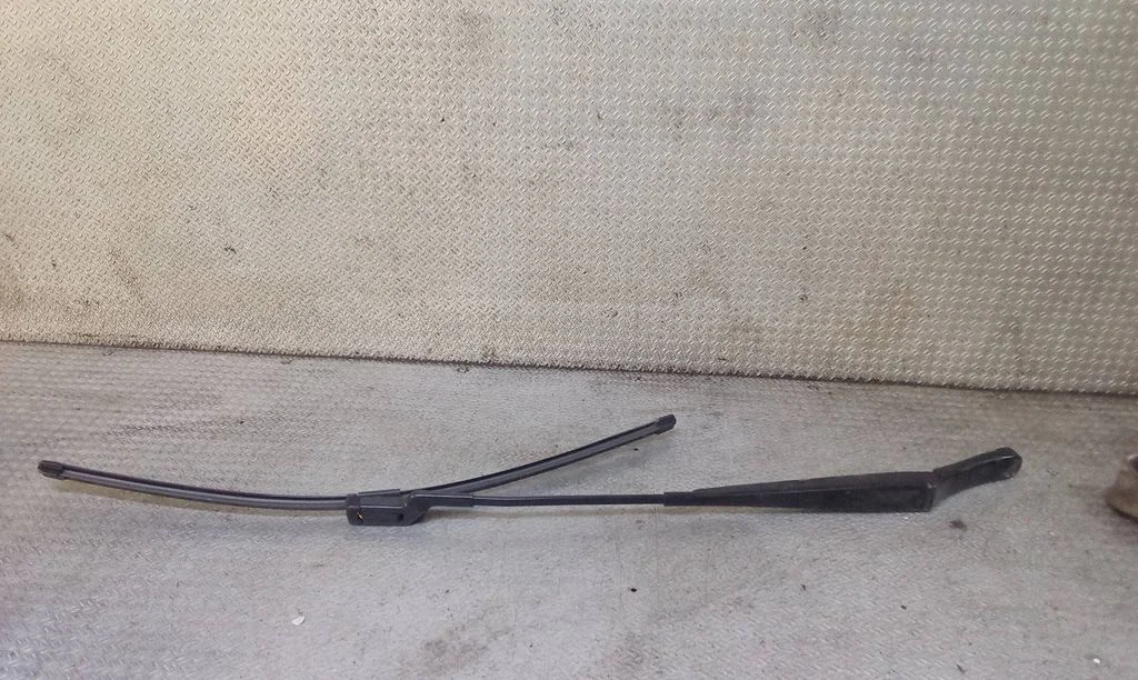 Windshield/front glass wiper blade – Volkswagen Caddy (2011-2016)