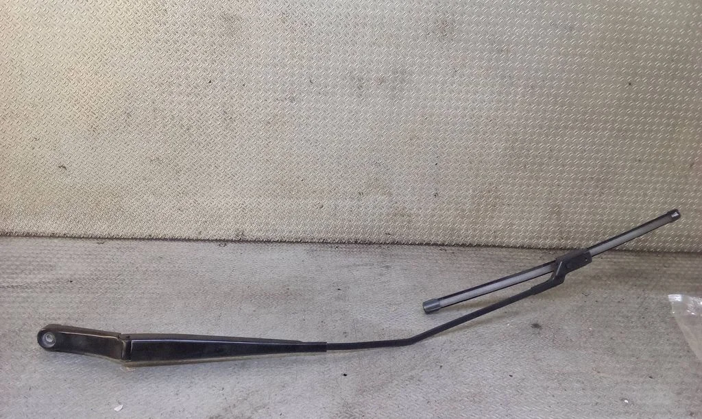 Windshield/front glass wiper blade – Volkswagen Caddy (2011-2016)