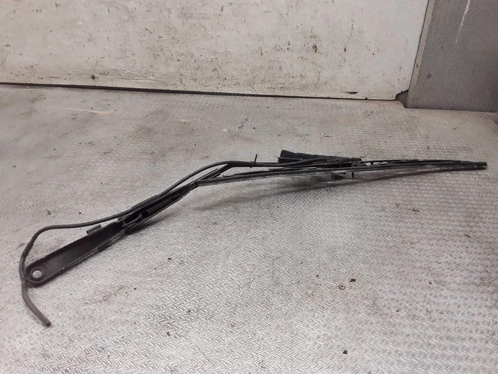 Windshield/front glass wiper blade – Iveco Daily 4th gen (2006-2011)