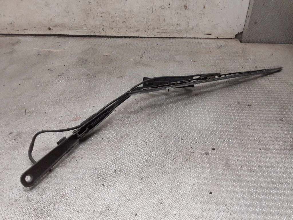 Windshield/front glass wiper blade – Iveco Daily 4th gen (2006-2011)