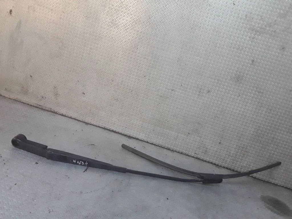 Windshield/front glass wiper blade – Citroen C4 I (2004-2010)