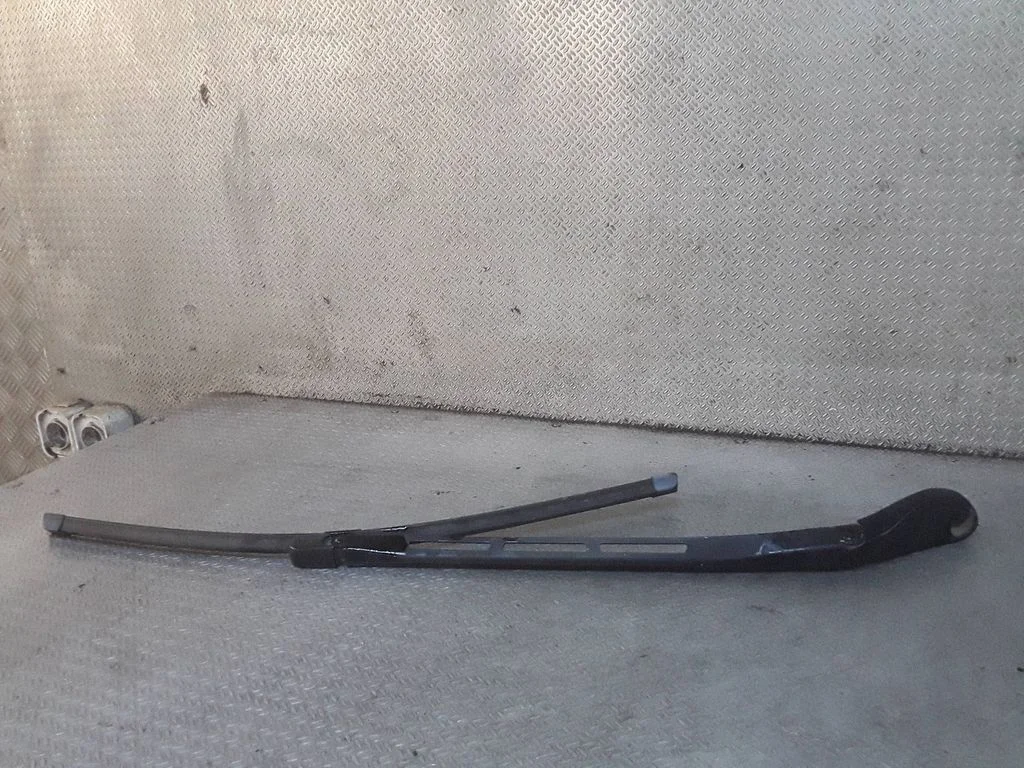 Windshield/front glass wiper blade – Audi A8 S8 D3 4E (2002-2009)