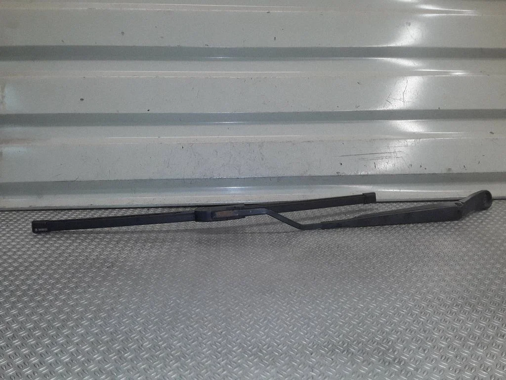 Priekšējā stikla tīrītājs – Nissan Note (E11) (2006-2014)
