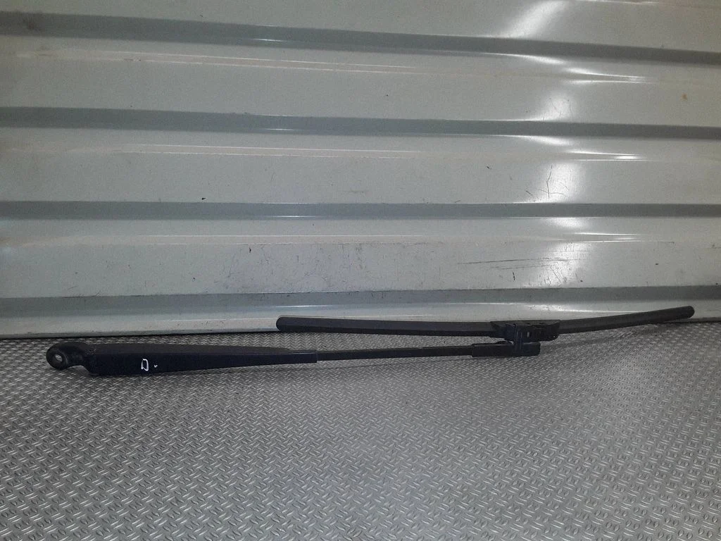 Windshield/front glass wiper blade – Renault Grand Modus (2008-2012), right