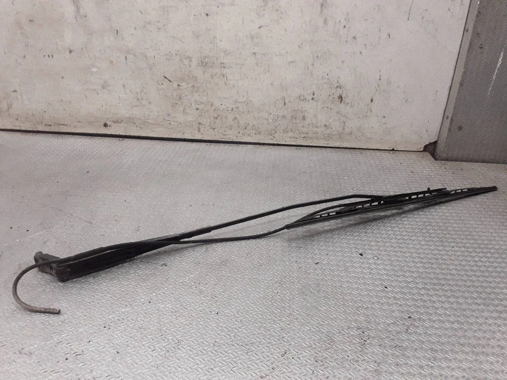Windshield/front glass wiper blade – Mercedes-Benz Vito Viano W638 (1996-2003)