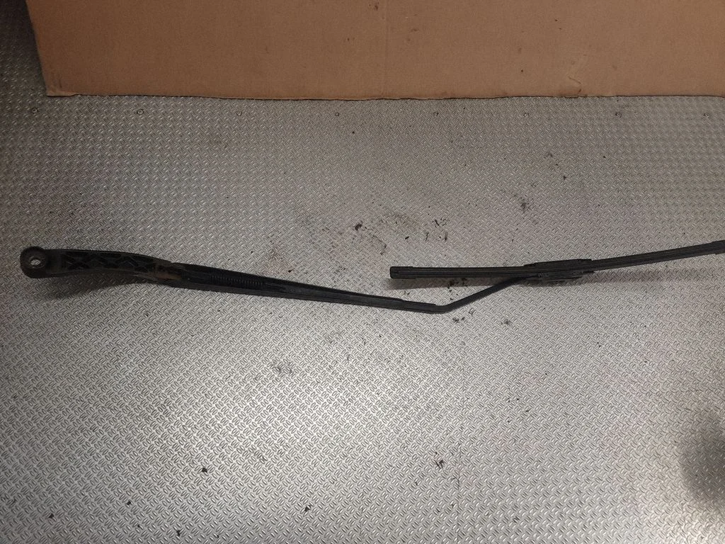 Windshield/front glass wiper blade – Opel Insignia A (2008-2017)